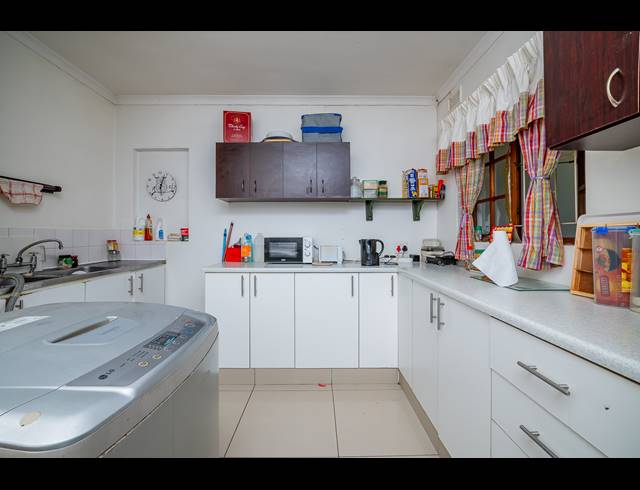 3 BEDROOM HOUSE TO LET IN CAVERSHAM GLEN